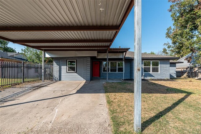 Building Photo - 8658 Sonneville Dr