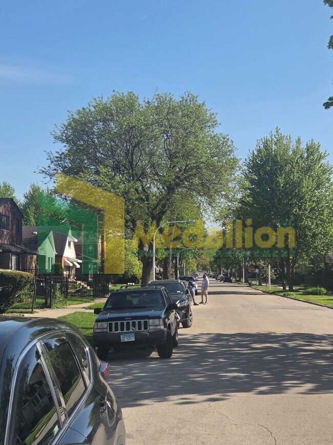 Building Photo - 8725 S Constance Ave