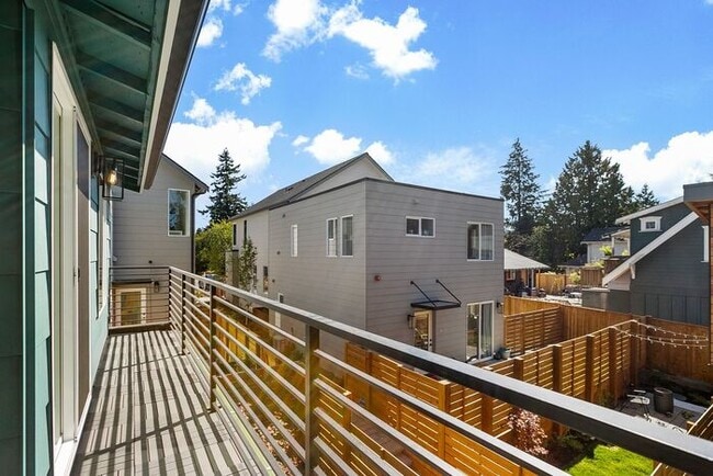 Building Photo - Fresh AIR CONDITIONED Arbor Lane Beauty!