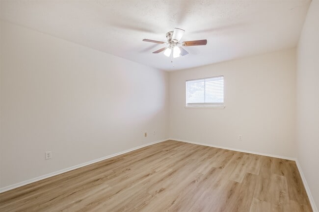 Building Photo - 3362 Continental Dr