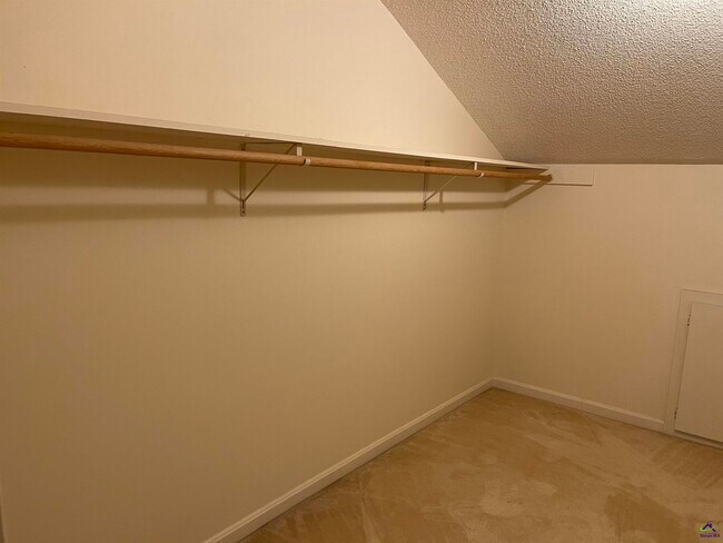 Building Photo - 104 Williamsburg Ave