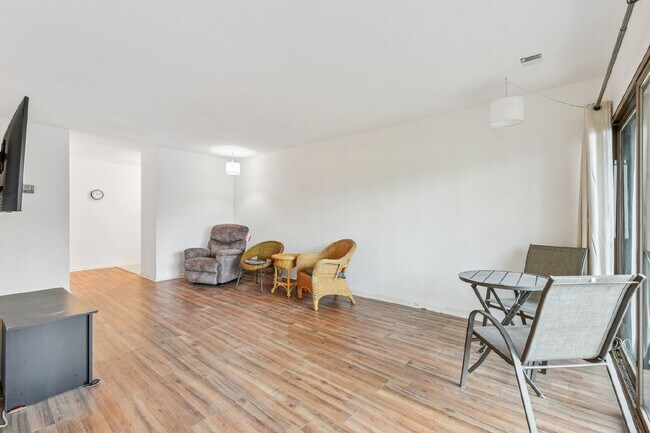 Building Photo - 9715 Kings Crown Ct