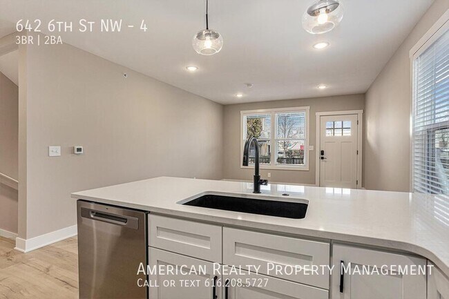 Building Photo - 642 6th St NW
