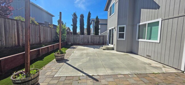 Building Photo - 1982 Dogwood Dr