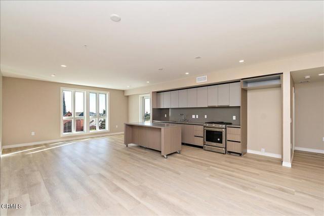 Building Photo - 39 N Los Robles Ave