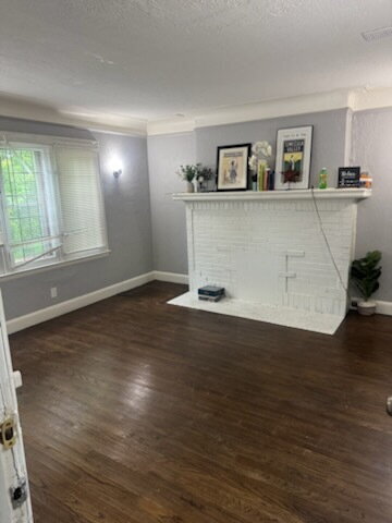 Building Photo - 2-Bedroom Duplex in Detroit's Heart – Comf...