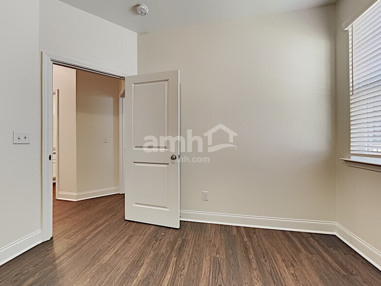 Building Photo - 299 Bering Ln