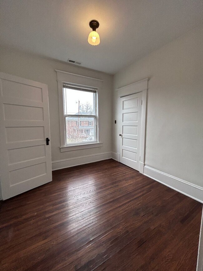 Building Photo - Renovated Victorian with historic touches & huge yard!