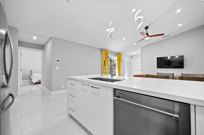 Building Photo - 1329 Periwinkle Pl
