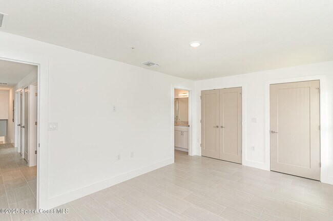 Building Photo - 1605 Par St NE