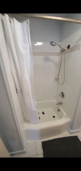Bathroom 1 with tub, toilet, sink and safety bars for safety - 45-217 Lilipuna Rd