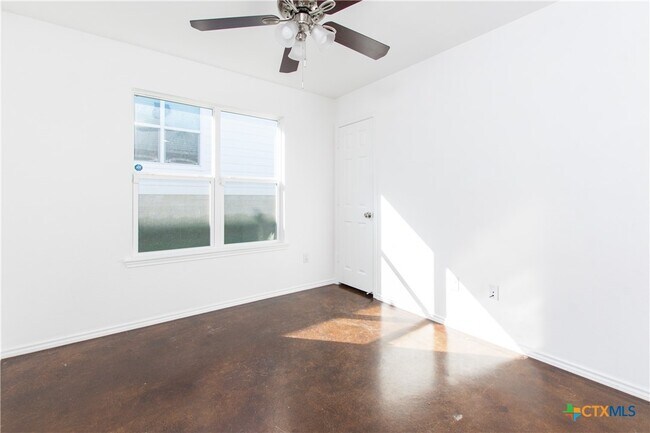 Building Photo - 223 N Mary Jo Dr