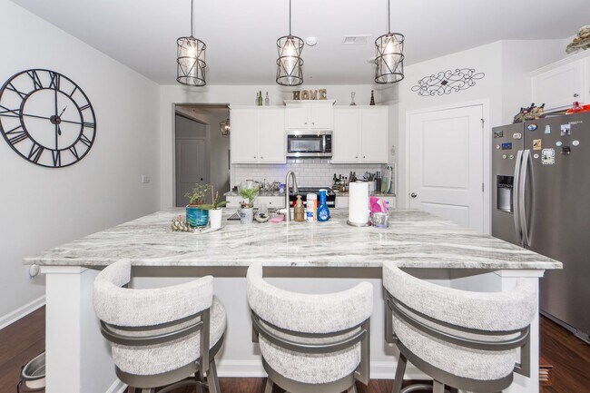 Building Photo - 4 Bedroom 2 Bath Home in French Quarter Creek - Huger