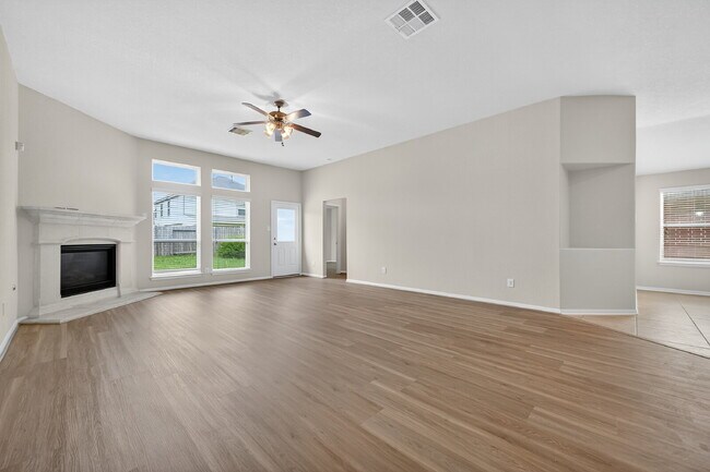 Building Photo - "3-Bed with 2 Full Baths in Katy – Spaciou...