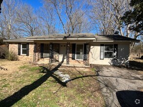 Building Photo - Renovated 4 Bedroom 1 Bath Home for Rent!