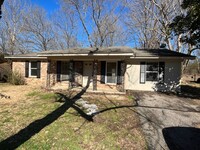 Building Photo - Renovated 4 Bedroom 1 Bath Home for Rent!