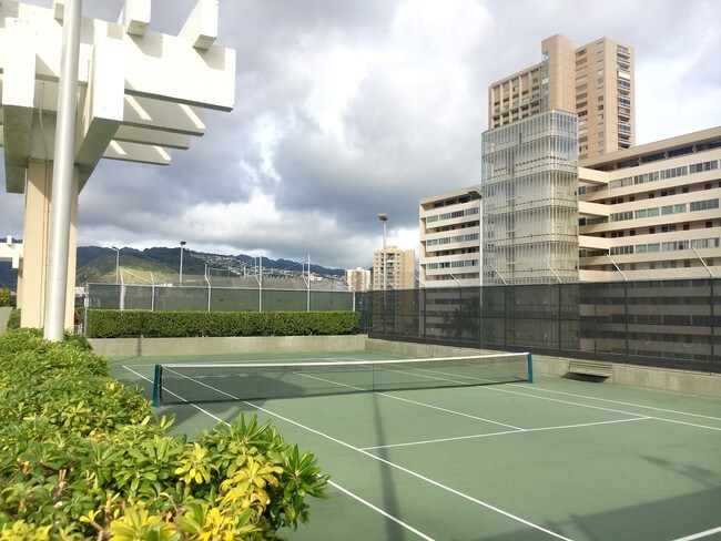 Building Photo - 2333 Kapiolani Blvd