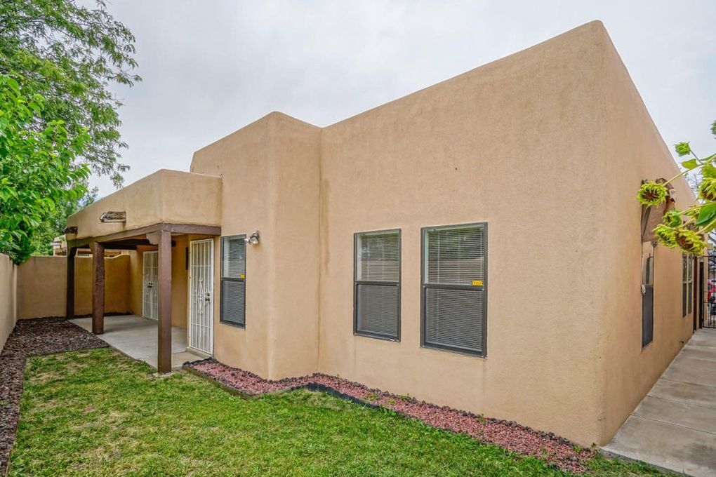 Building Photo - 609 Avenida Montoya NE