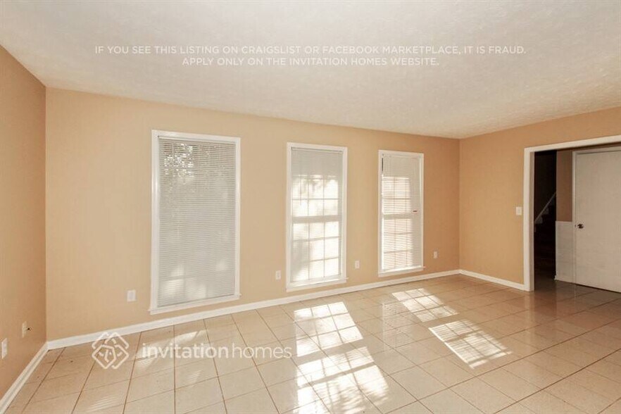 Building Photo - 1165 Golden Cir SW