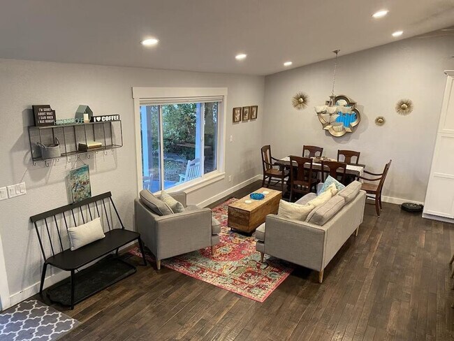 Building Photo - 3112 Rock Creek Dr