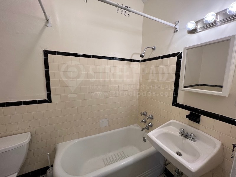 Building Photo - 2 Ware St