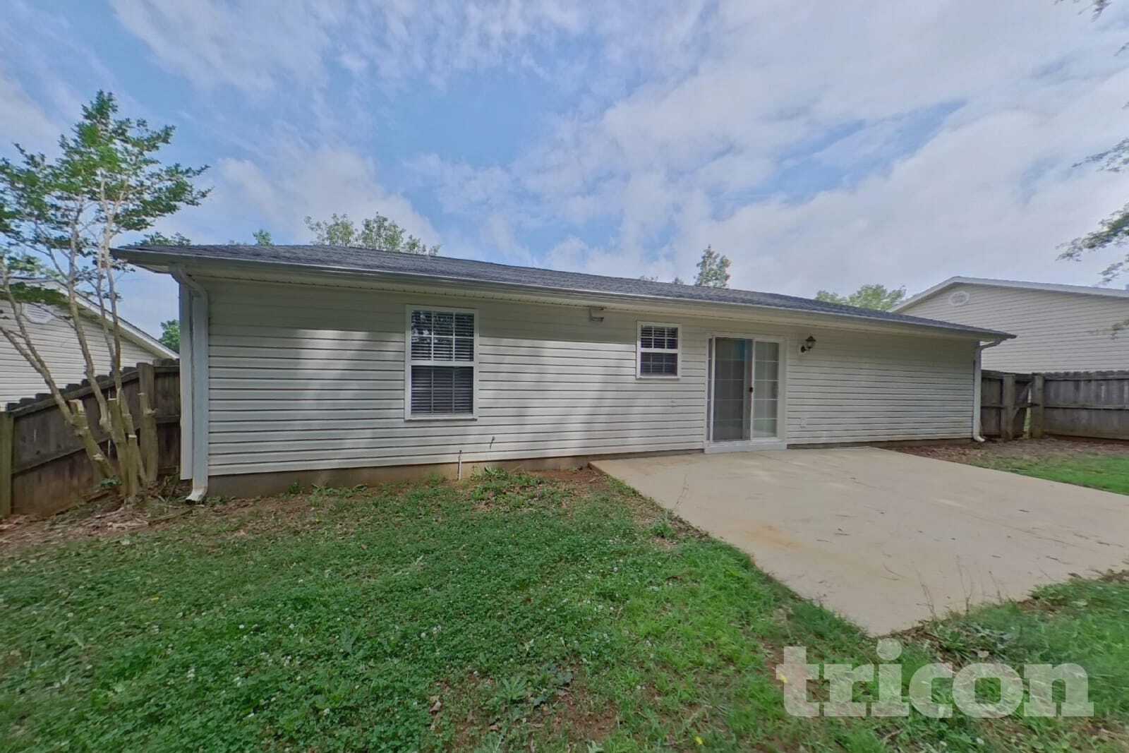 Building Photo - 204 Yukon Dr