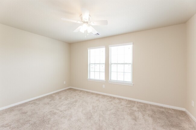 Building Photo - 16915 Sedum Grn