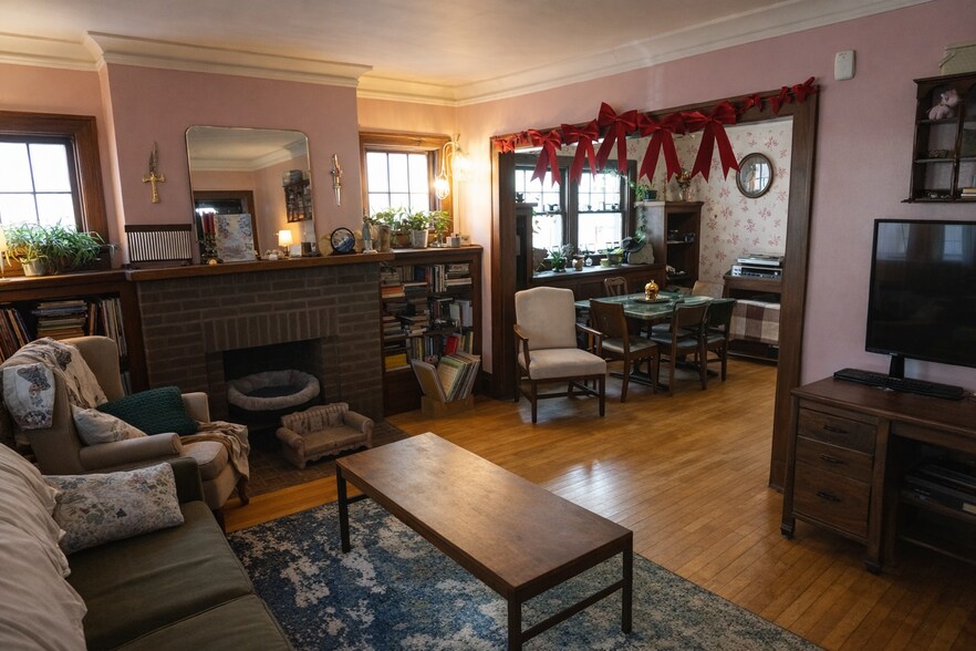 Building Photo - 3007 N Frederick Ave