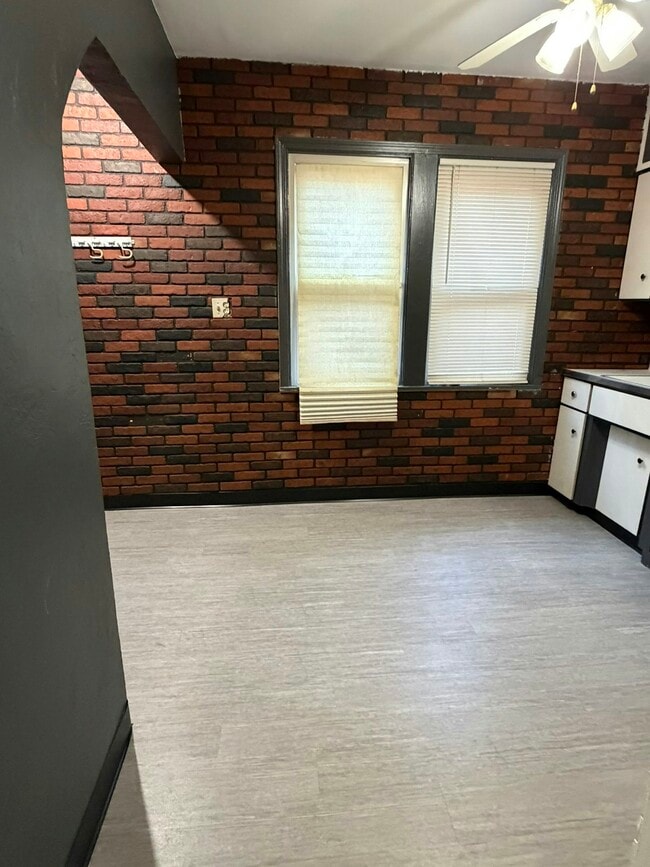 Building Photo - 3817-3819 Brighton Road, Unit 3819