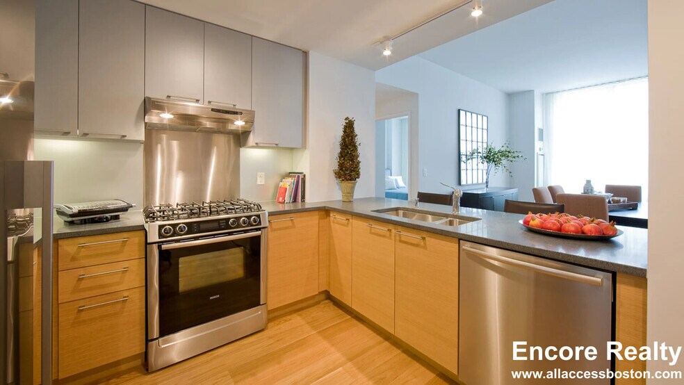 Building Photo - 285 Third St. Unit 325