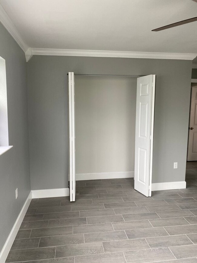 Building Photo - WALK TO THE BEACH FROM YOUR TOTALLY UPDATED, BEAUTIFUL CONDO!