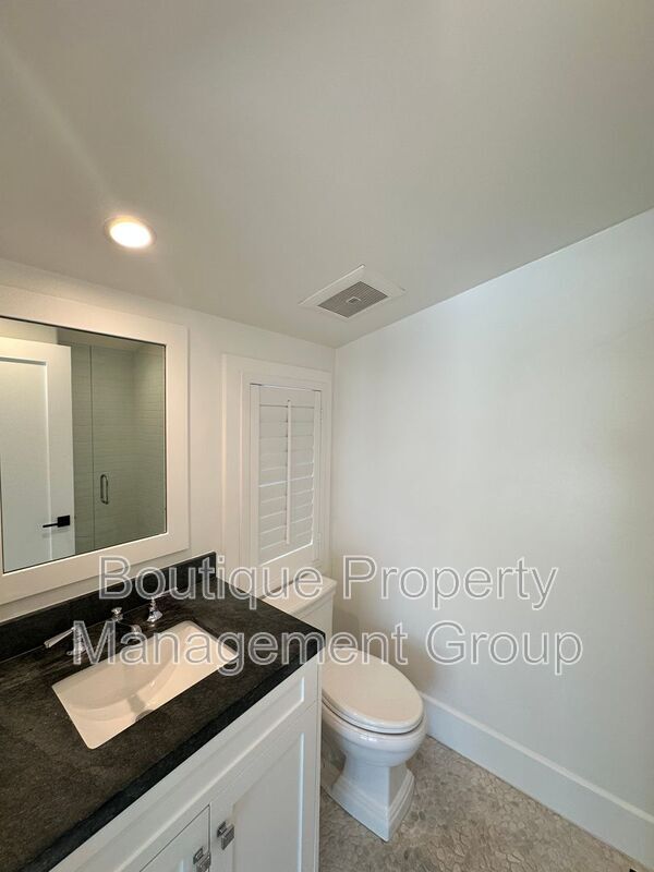 Building Photo - 514 Avocado Ave