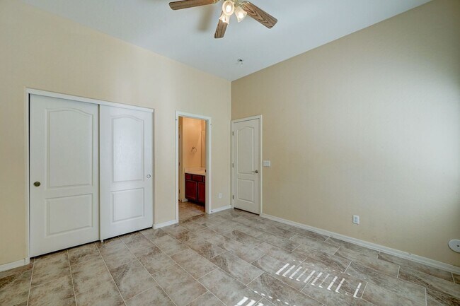Building Photo - AVAILABLE NOW IN SHAMROCK ESTATES GILBERT!!!