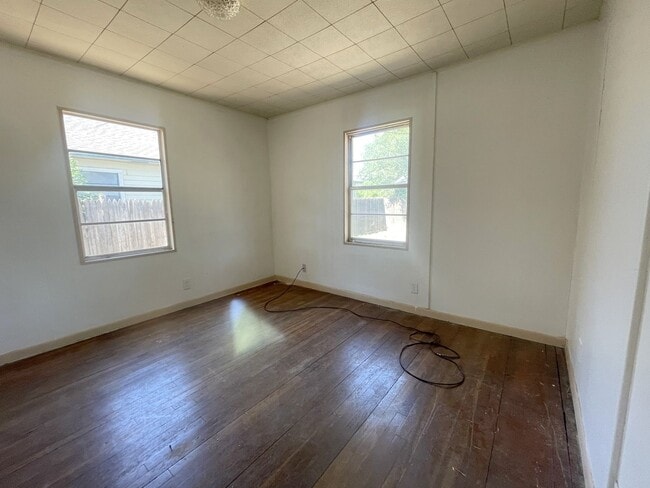 Building Photo - 2120 Canyon Dr