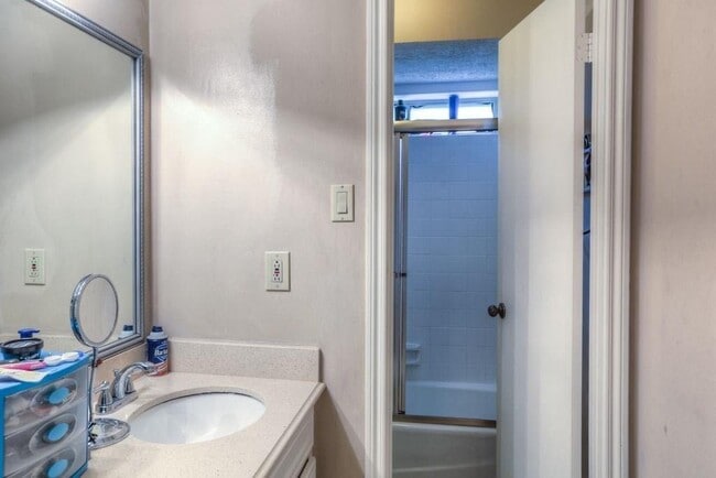 Building Photo - 12439 Piping Rock Dr