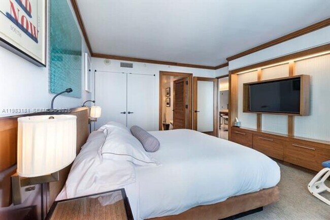 Building Photo - 6801 Collins Ave