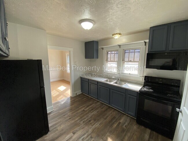 Building Photo - 138 Mansfield St