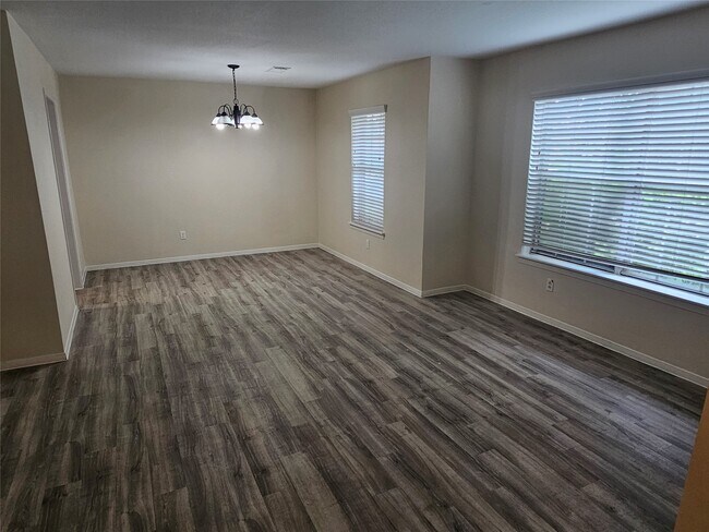 Building Photo - 1113 E Amherst Ln
