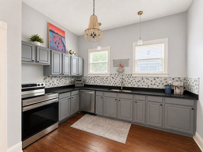Building Photo - Historic Springfield Bungalow with Double-Wide Lot & Front Porch Living