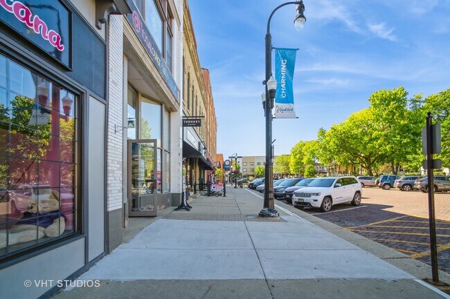 Building Photo - 116 N Benton St