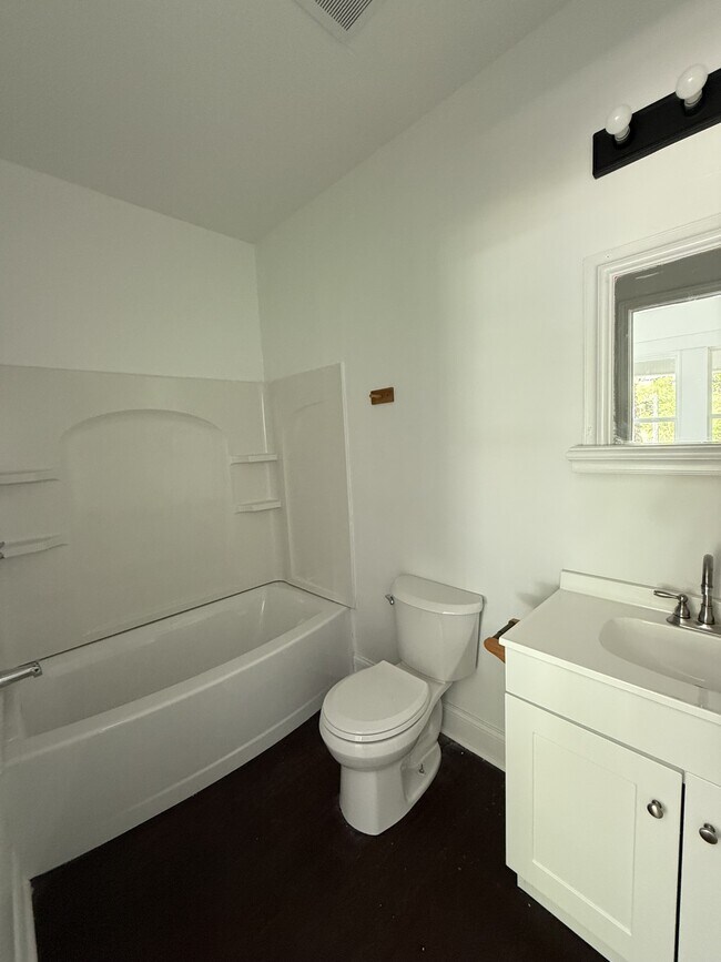 Building Photo - 1401 9th Ave