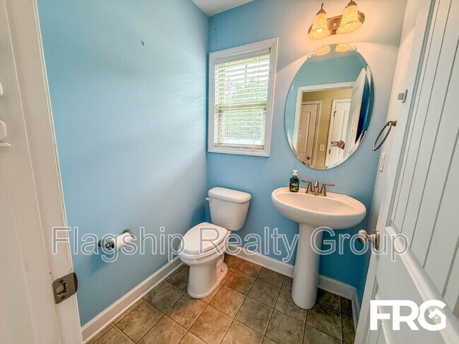 Building Photo - 1217 Teakwood Dr