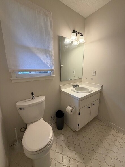 Building Photo - 2543 Cottage Pl