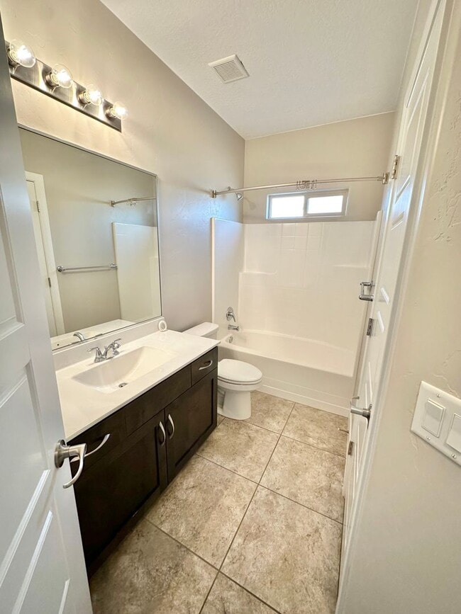 Building Photo - Red Mountain Jewel!  WITH SOLAR PANELS!!