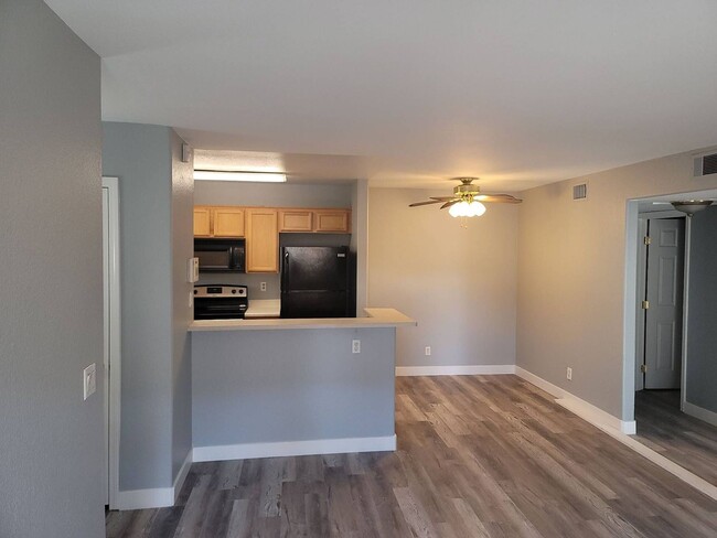 Building Photo - Spacious downstairs 2 bedrooms 2 bathroom ...