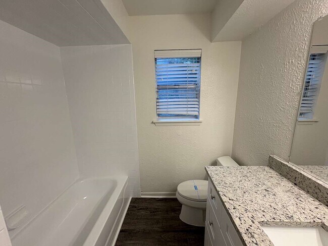 Building Photo - 1613 Cantrell Blvd