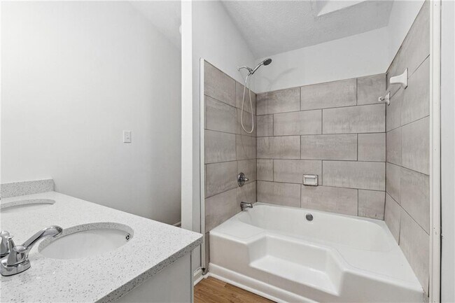 Building Photo - 476 Brookfield Way