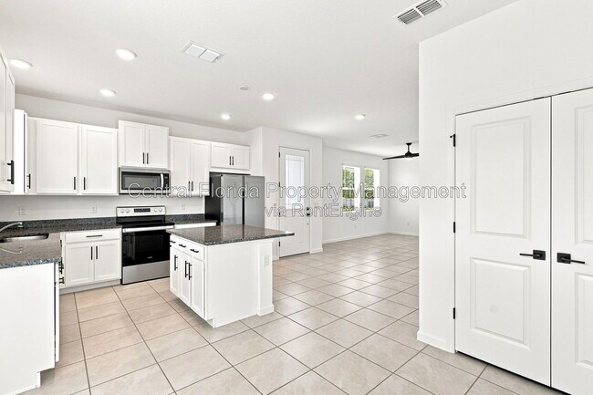 Building Photo - 865 Spring Palms Lp