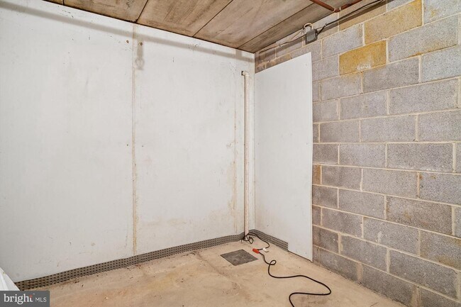 Building Photo - 1410 Greendale Ct