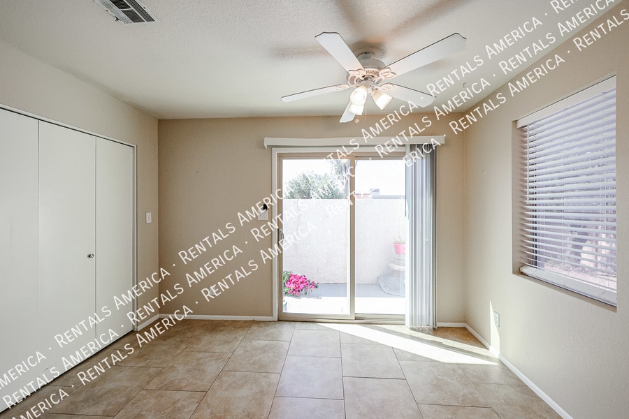 Building Photo - 10815 W Northern Ave